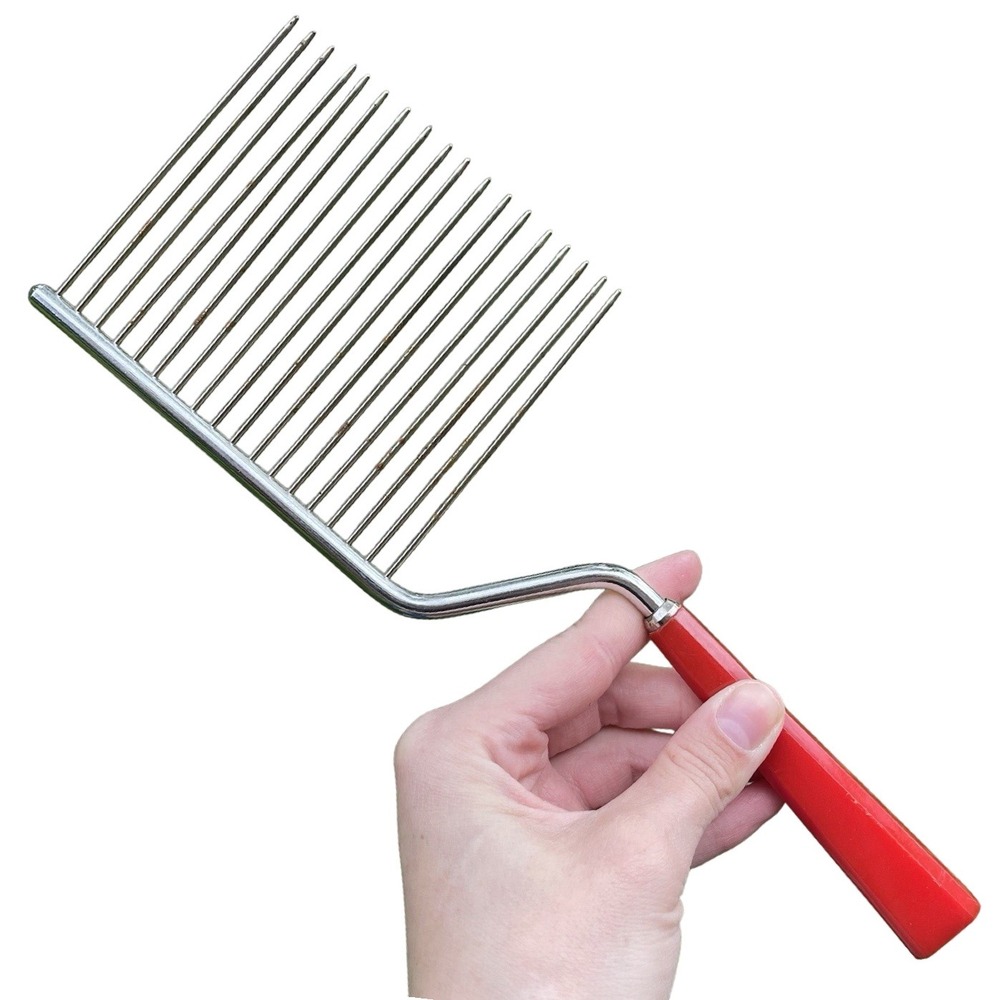 Vintage Cherry Red Bakelite‎ Angel Food Cake Comb Breaker Kitchen Utensil 1950s